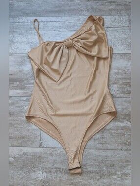 Women's One-Shoulder Bow Bodysuit - Nude